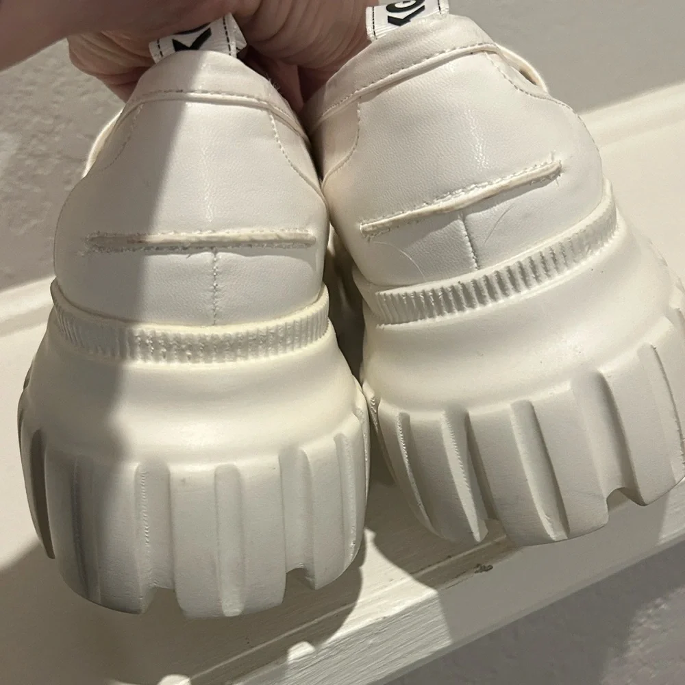 NWOT Kurt Geiger White chunky lug sole loafers, women’s size 38.5/8.5 US. EC